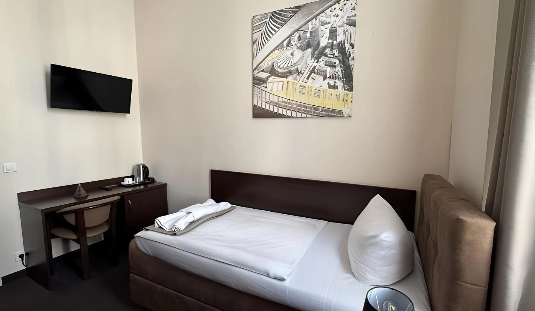 Upper Room Hotel Kurfuerstendamm Berlin Almanya