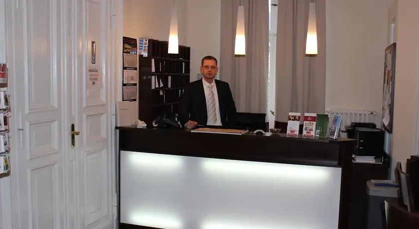 Upper Room Hotel Kurfuerstendamm Berlin 3*,  Almanya