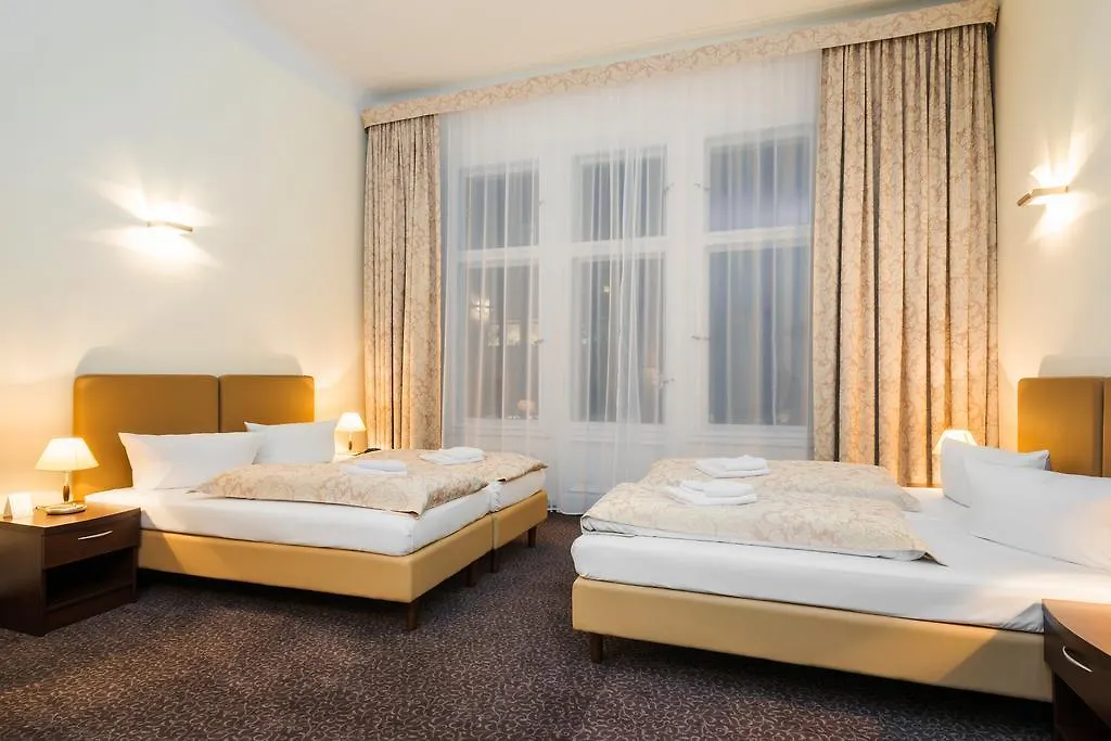 Upper Room Hotel Kurfuerstendamm Berlín 3*,